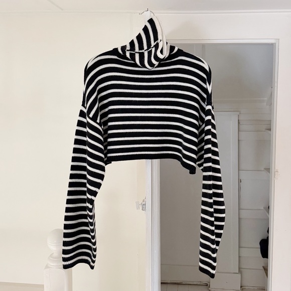 The Frankie Shop Athina Wool Cropped Turtleneck Sweater in Black Stripe Size M/L - Picture 11 of 14